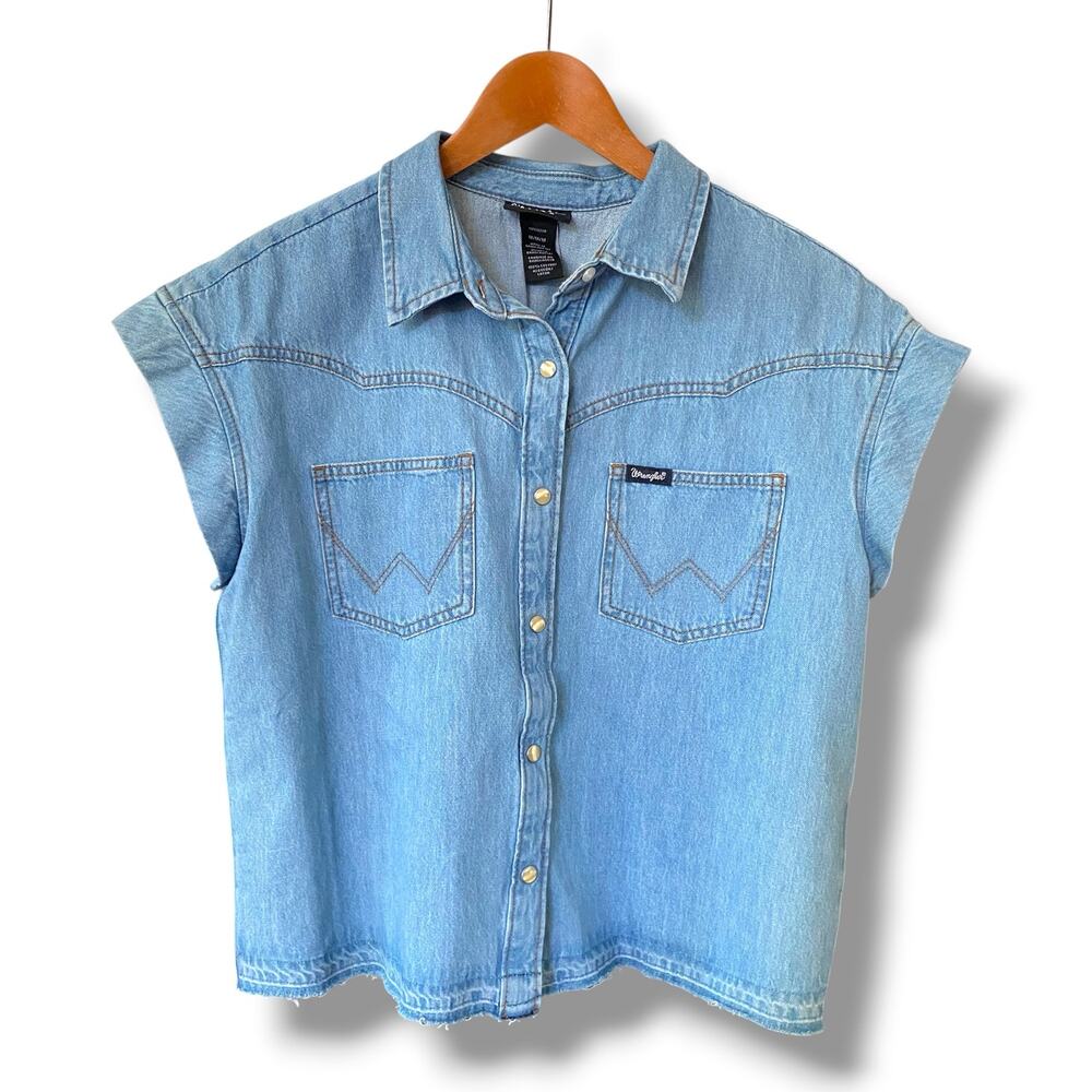 Wrangler Retro Light Blue Pearl Snap Raw Hem Denim Chambray Shirt Wmn Size M